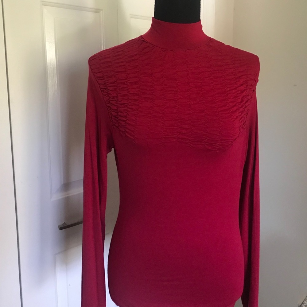 EUC European Transfer turtle neck t-shirt/sweater